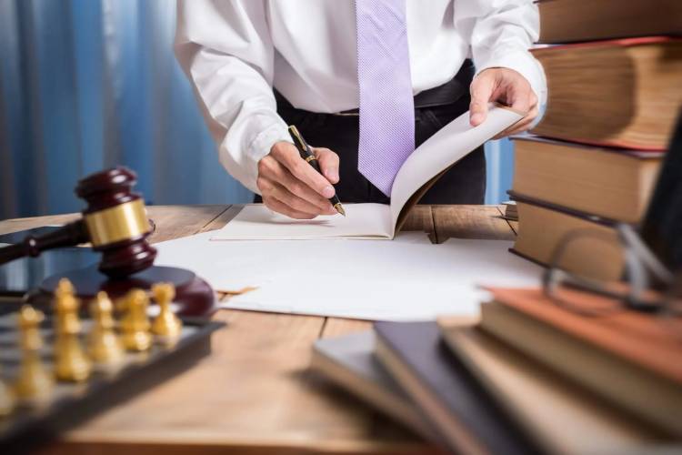 Pros and Cons of Using a Business Attorney